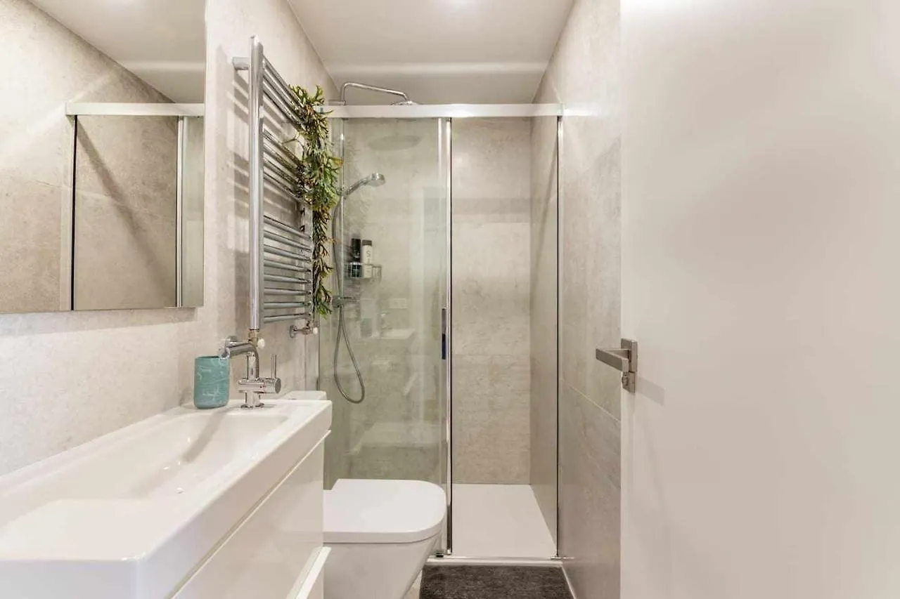 New Amara Suite Friends & Families Parking San Sebastian Spain